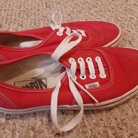 Red vans - Picture 1 of 3